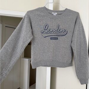 Long sleeve cropped sweatshirt. Girls L